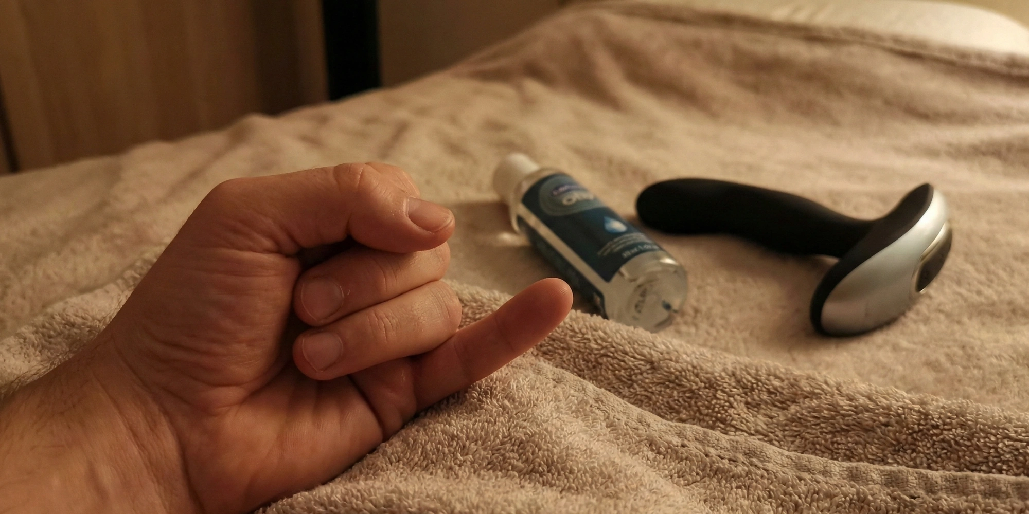 Matériel et geste technique pour le massage de la prostate et la stimulation du point G masculin