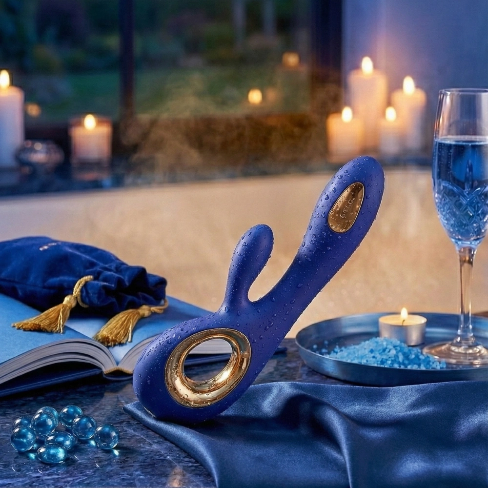 Vibromasseur étanche Lelo Soraya Wave bleu dans un décor de bain relaxant et chic.