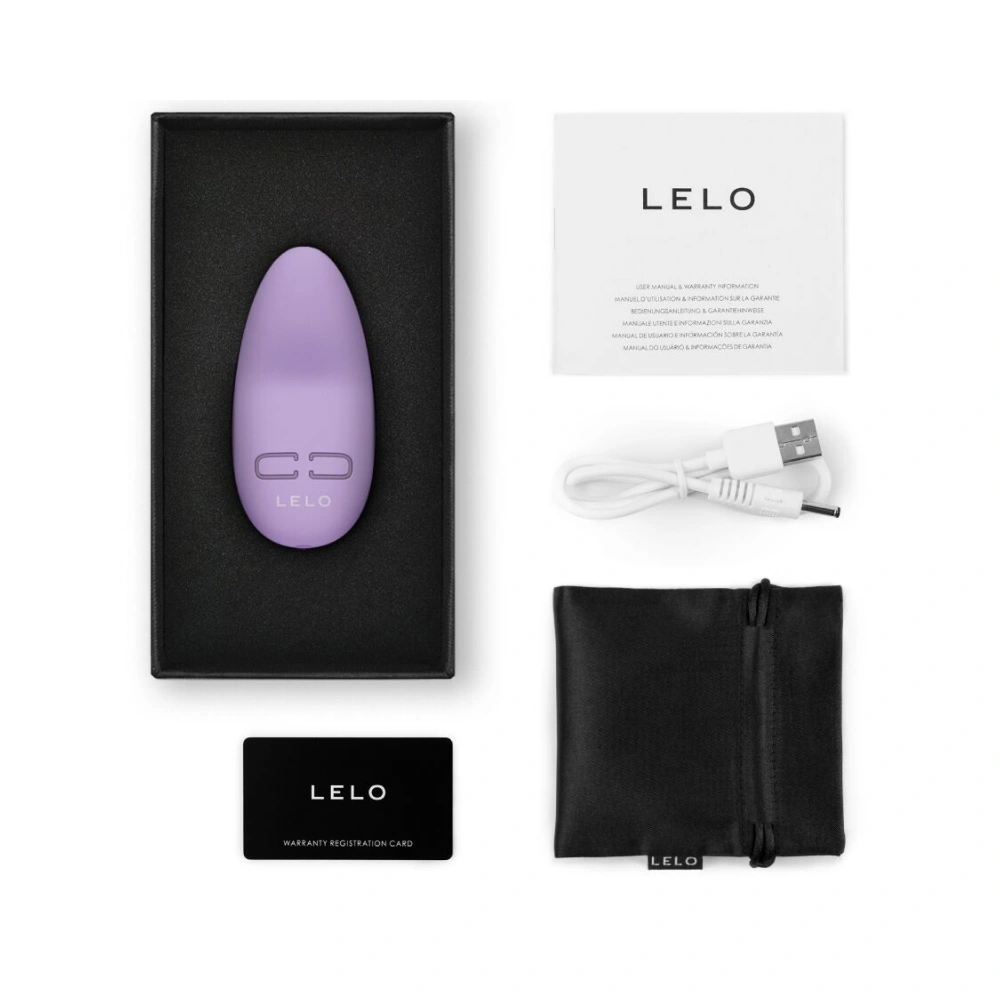 Contenu du coffret Lelo Lily 3 : vibromasseur lilas, câble USB et pochette de rangement.